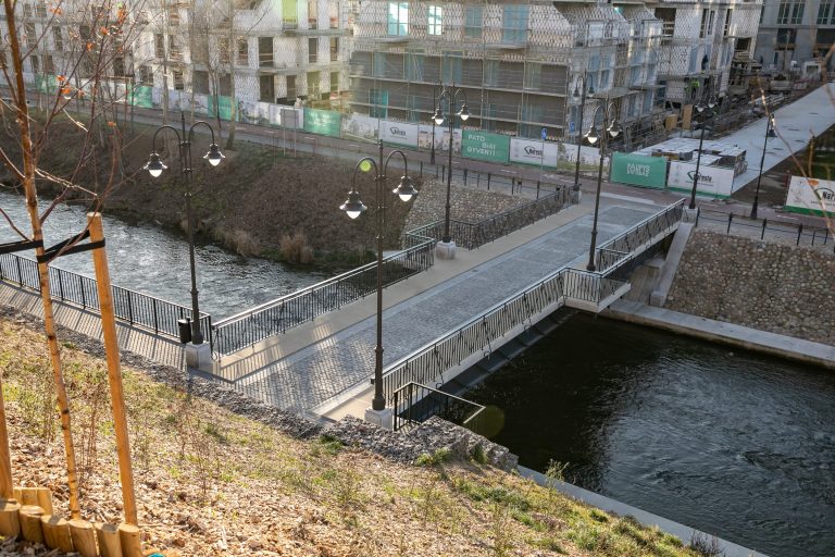 Užupis ir Paupis turi naują urbanistinę jungtį – pėsčiųjų tiltą per Vilnią