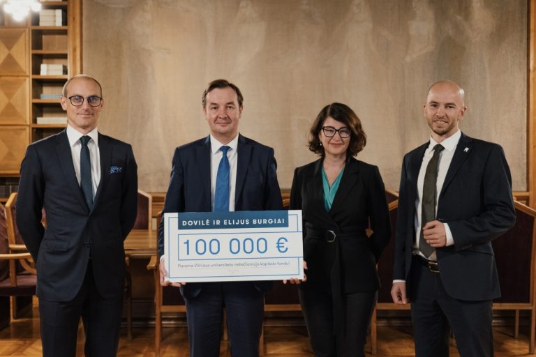 Teisininkų Burgių šeima Vilniaus universiteto fondui skyrė 100 tūkst. eurų