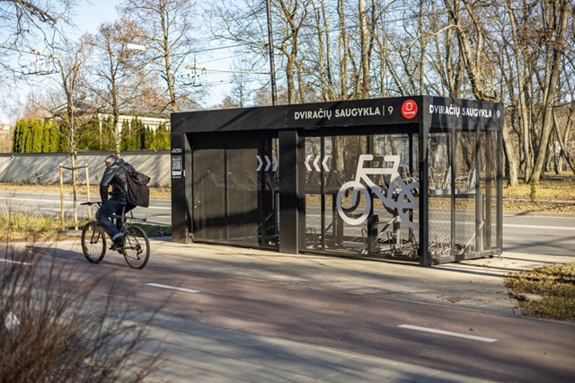 Sostinėje duris atveria daugiafunkcės dviračių saugyklos