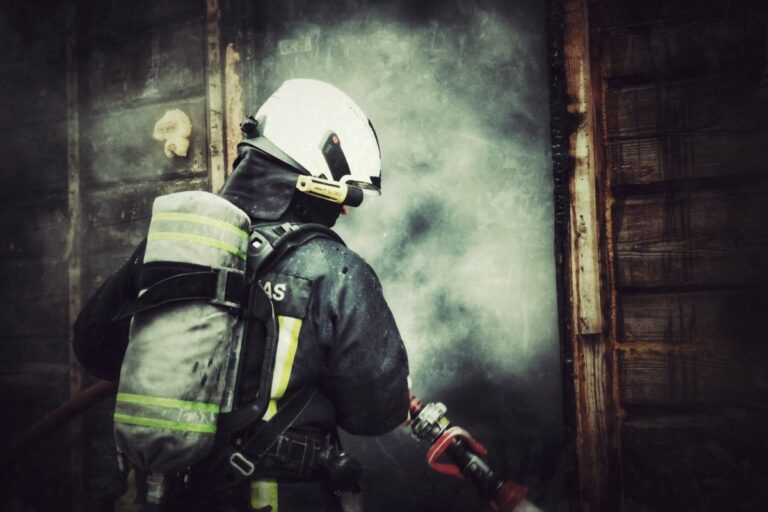 Vilniaus apskrityje per savaitgalio gaisrus vienas žmogus žuvo, du išgelbėti
