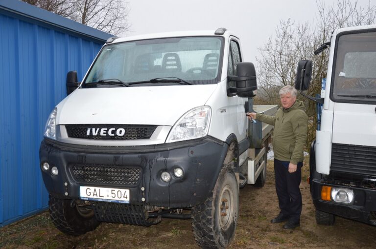 Nuo Rusijos agresijos besiginančiai Ukrainai Žemės ūkio ministerijai pavaldžios įstaigos perdavė 43 automobilius