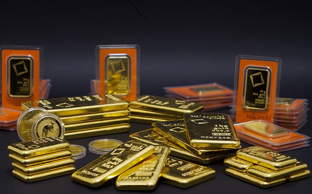 Lietuviai skubėjo fiksuoti pelną iš aukso, kurio kaina gali kilti toliau