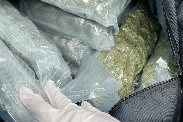 Kriminalinės policijos organizuoto nusikalstamumo tyrimo valdybos pareigūnai atlieka ikiteisminį tyrimą dėl neteisėto dispoanvimo labai dideliu narkotinių medžiagų kiekiu